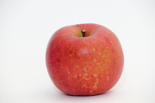 赤いりんご2 商用利用ｏｋ 無料の写真 フリー素材を集めました 総合素材サイト ソザイング