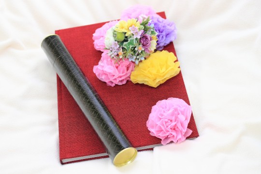 卒業証書と卒業アルバム