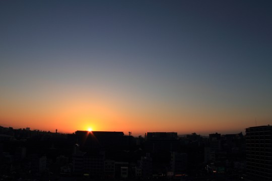 夕方の空のグラデーション 商用利用ｏｋ 無料の写真 フリー素材を集めました 総合素材サイト ソザイング